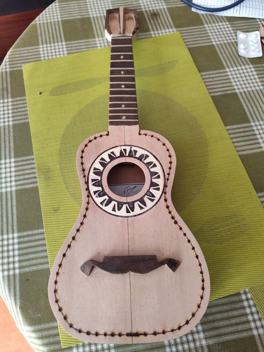Lindo Cavaquinho, NOVO, CONSTRUÇÃO MANUAL,BOAS MADEIRAS, BOAS COLAS, GRANDE SOM! modelo exclusivo e personalizado!!