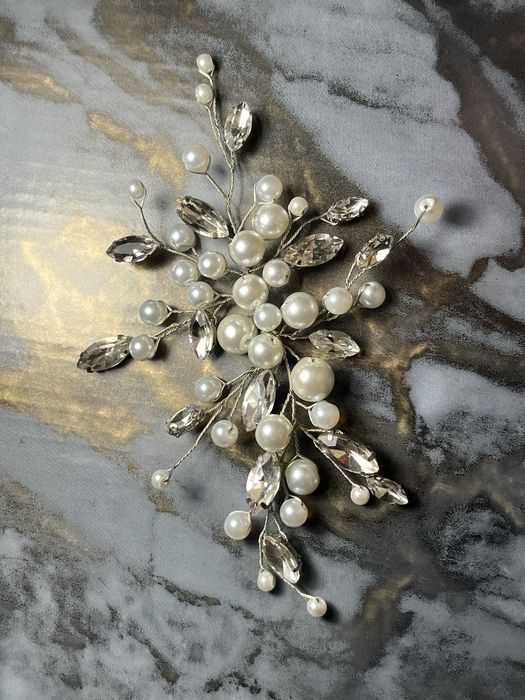 Гілочка у волосся ручної роботи