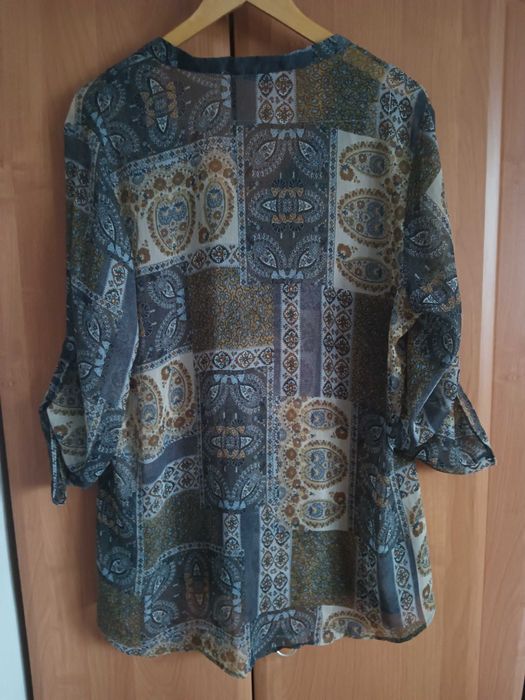 Bluzka ozdobnym przodem