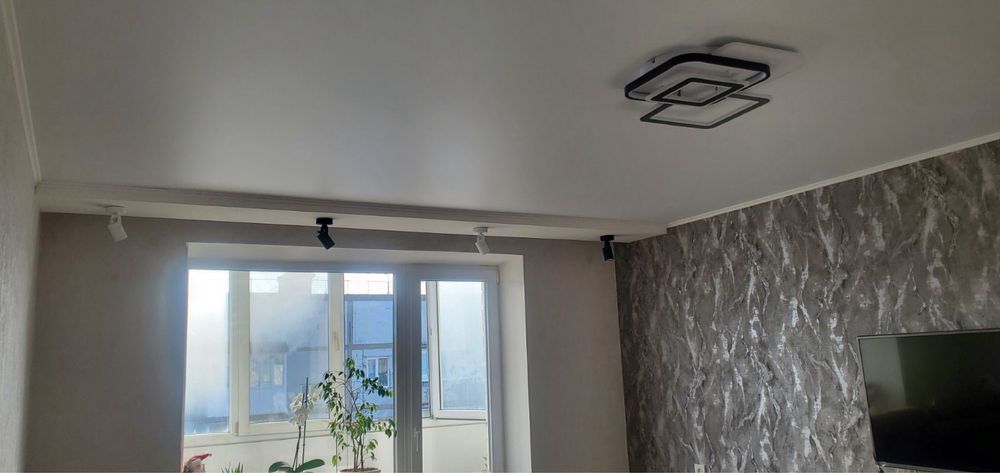 Натяжні стелі (натяжные потолки)