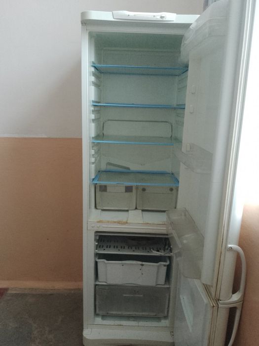 Холодильник  Indesit