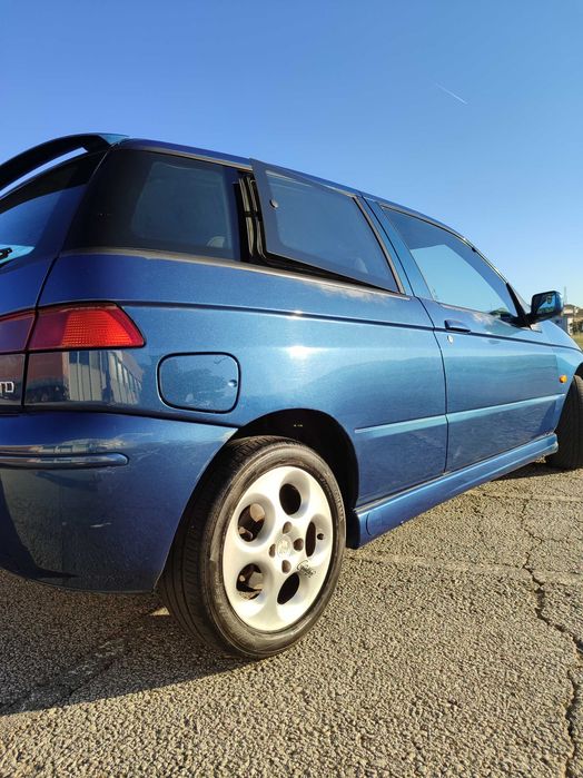 Alfa Romeo 145 1.9 JTD foto 2