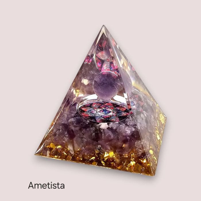 Pirâmides de Orgonite