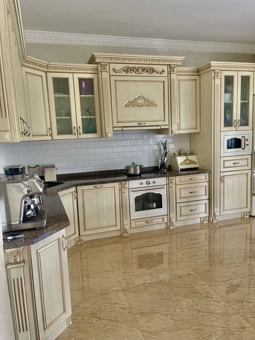 Продаж будинку в спальному районі