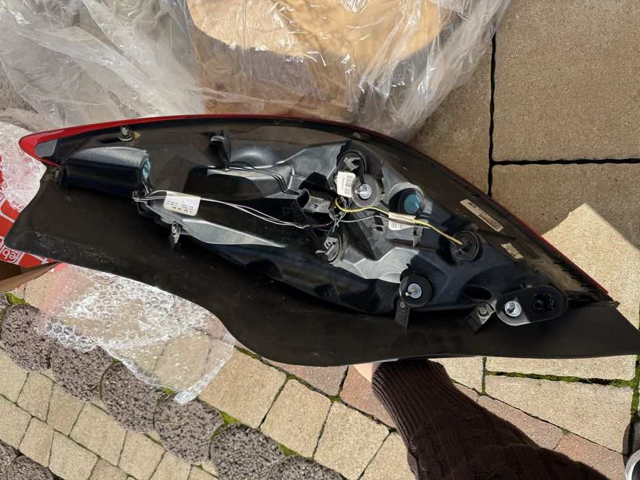 Uszkodzona lewa lampa tyl opel insignia a