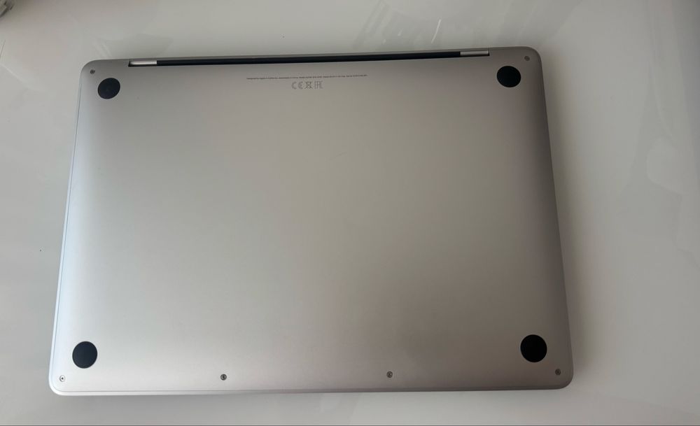 MacBook Pro 13” M2 (2022) | 8 GB | 256 GB | Excelente Estado