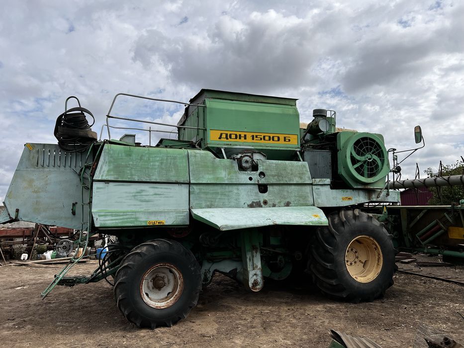 Комбайн Дон 1500б