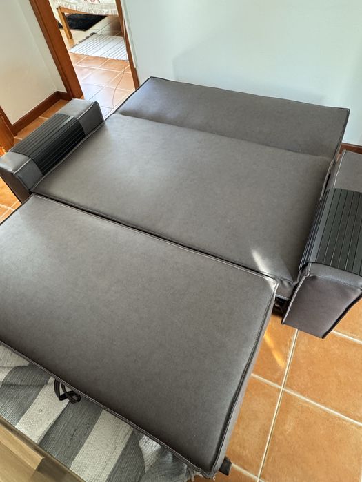 Sofá-cama 3 lugares MIRO castanho escuro + 2 tabuleiros para braço de sofá IKEA