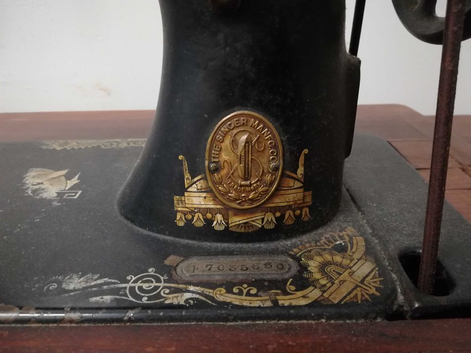 Antiguidade_Máquina de costura Singer - gavetas e arrumação (de 1910)