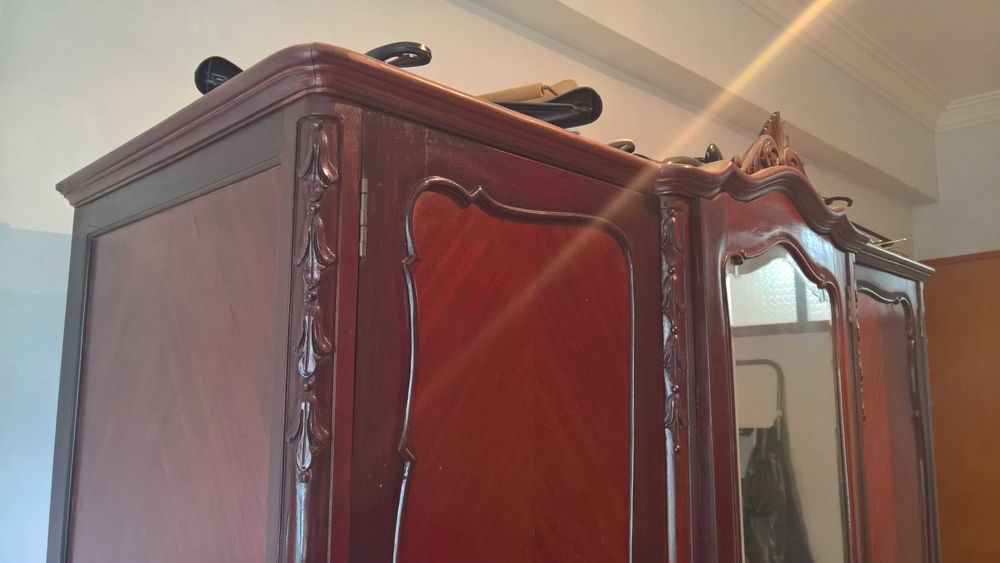 Mobília Queen Anne completa em bom estado!