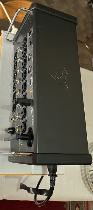 Mesa digital XR16 BEHRINGER