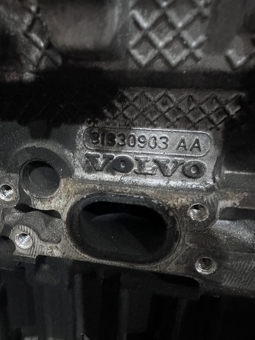 ГБЦ VOLVO xc60 v60 s60 V70  Головка блока цилиндров 31330903