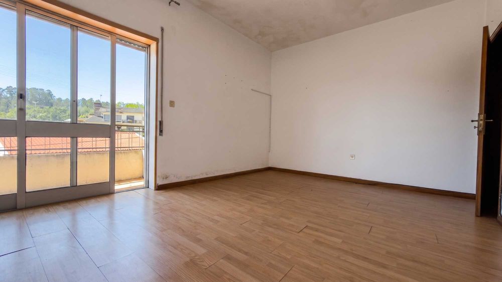 Moradia T3 com 550 m² de terreno em Nespereira, Lousada