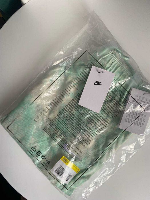Шорти жіночі Nike Tie Dye легкі DM6712 379 оригінал розмір XS S M нові