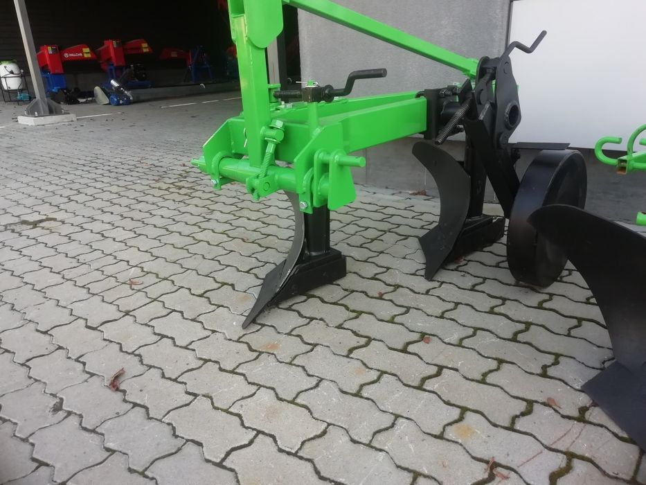 Плуг 2-20 bomet. 2-25. 3-30 Є доставка.