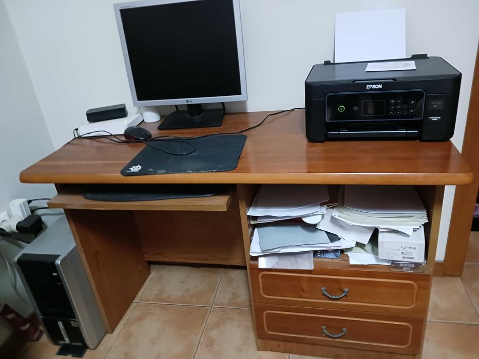 Secretária em cerejeira