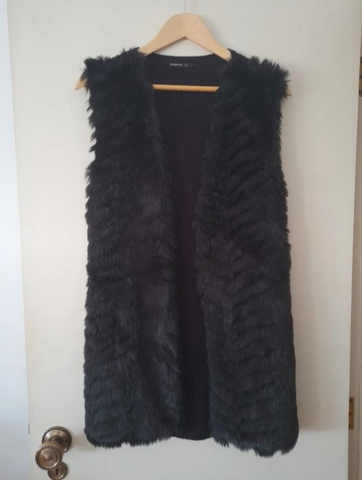 Colete com pêlo da Stradivarius