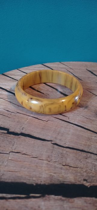 Vintage bakelitowa miodowa bransoletka typu bangle
