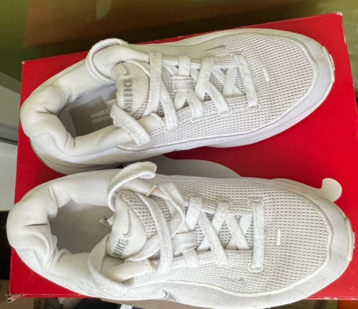 Кросівки Nike Uplift білі тканинні легенькі