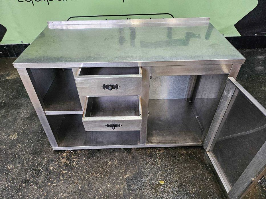 Bancada em inox com gavetas