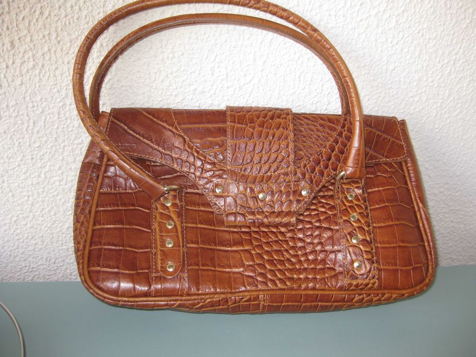 4 Malas para senhora de modelos diversos.