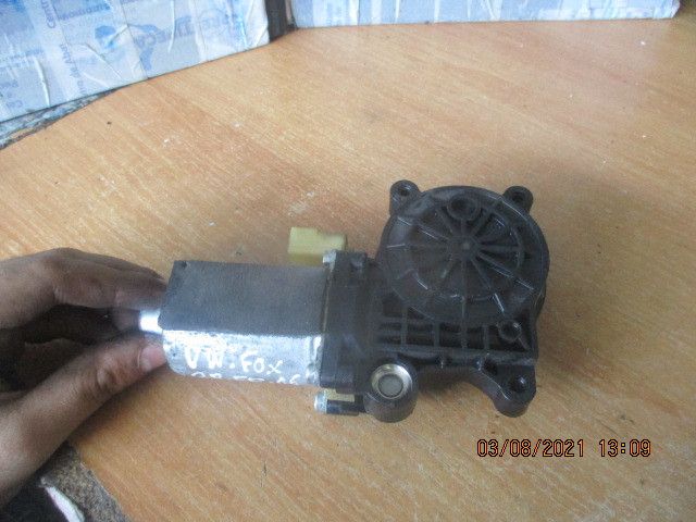 Motor vidro frente esquerdo VOLKSWAGEN Fox (5Z1, 5Z3, 5Z4)
