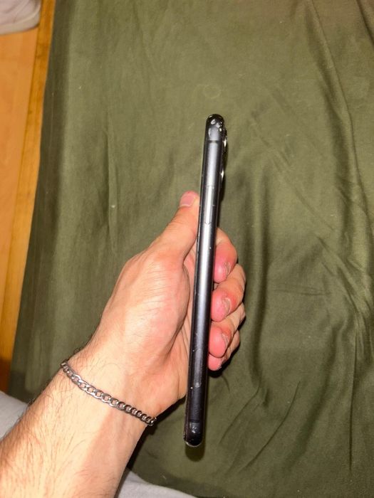 iPhone 11 com marcas de uso