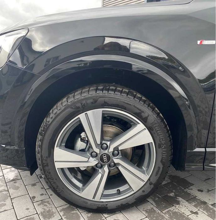 Комплект літо R18 5x112 Audi Q2 215/50/18 24рік