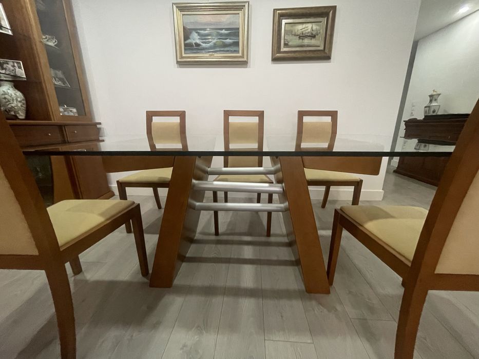 Mesa de jantar e 6 cadeiras