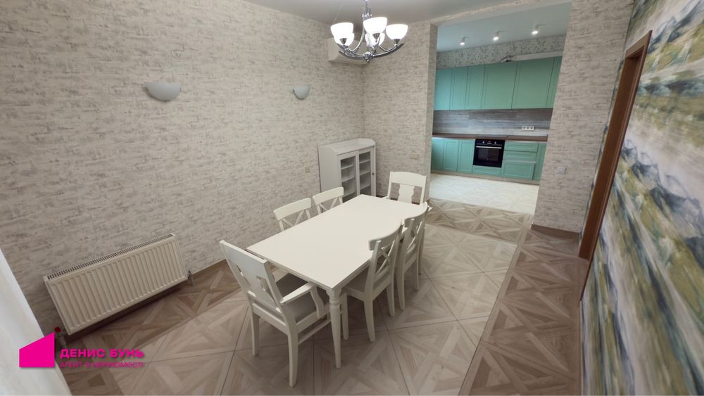 Дом с озером, террасой и зоной барбекю — Подгороднее