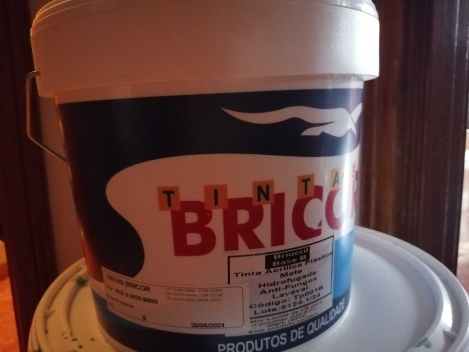 Tinta de parece verde