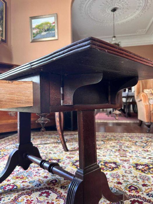 Mesa de abas (drop-leaf) antiga com gaveta