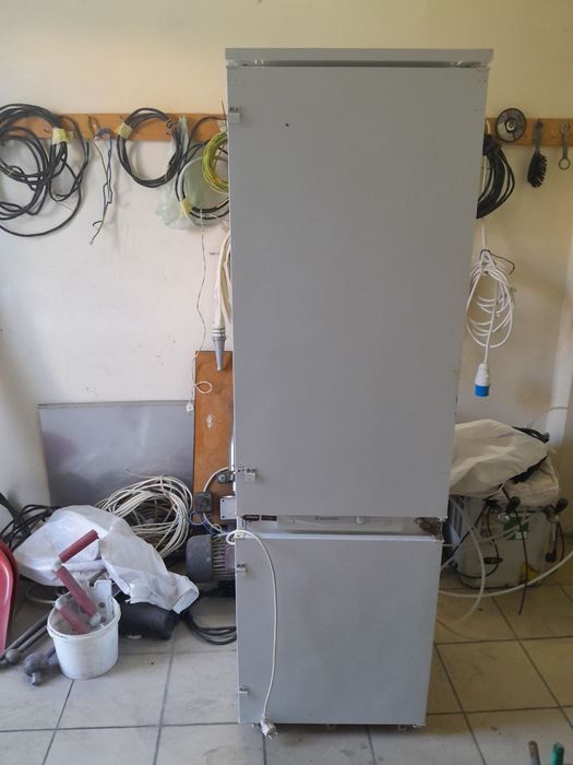 Холодильник Ariston