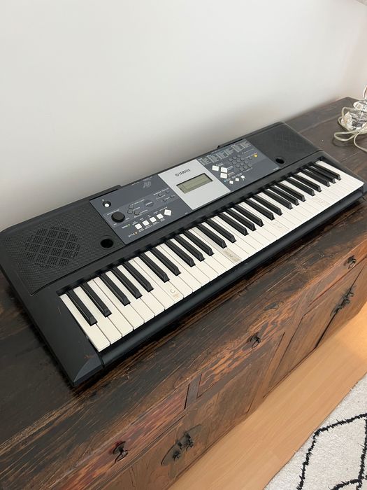 Teclado Yamaha YPT-230 Usado