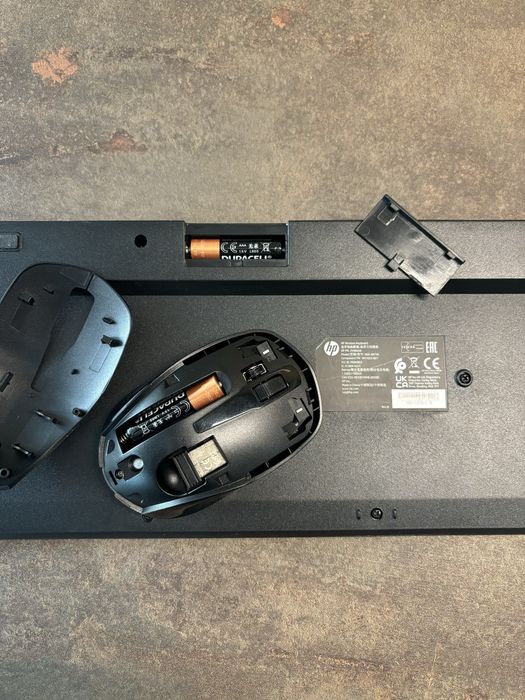 Conjunto Teclado + Rato HP 330 Wireless - Preto