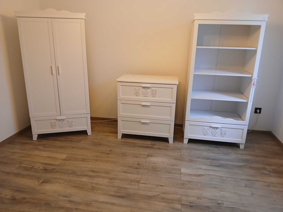 Zestaw mebli do pokoju dziecka – szafa + komoda + regał