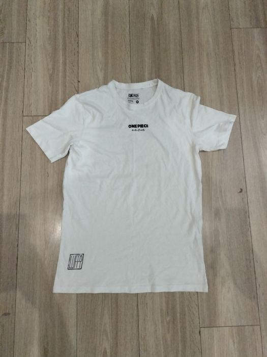 Белая футболка с аниме с принтом размер м