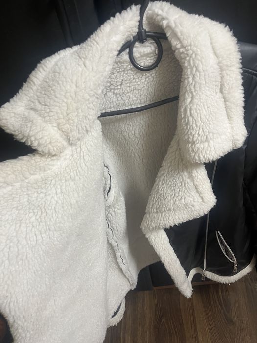 Жіноча куртка з овчиною