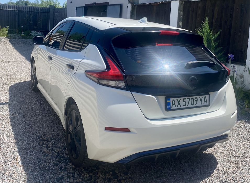 Продам Nissan Leaf