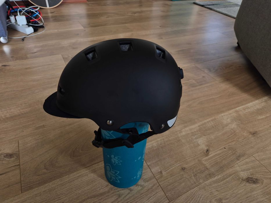 Kask na rower miejski Btwin Orzeszek 500 z daszkiem  (52-55cm)