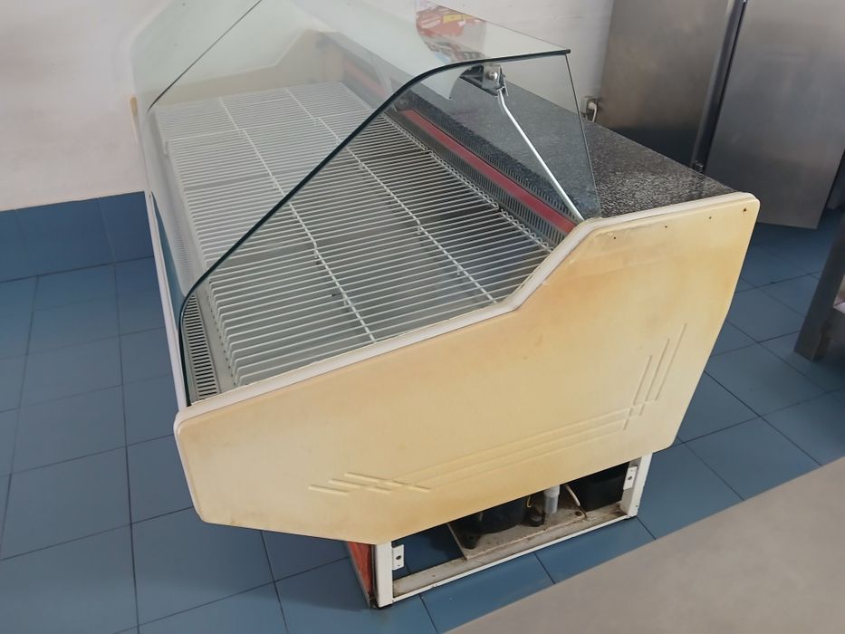 Vitrine de frio positivo de conservação  com 2mts x 1,10mts