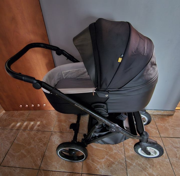 Sprzedam wózek oslo  skiddou 2w1