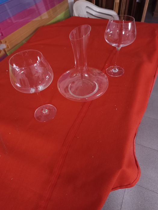 Decanter com dois copos a estrear