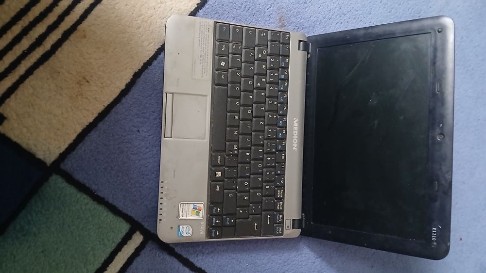 Продам ноутбук без батарейки