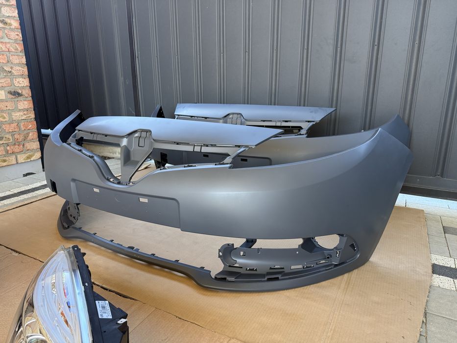 Бампер Renault Scenic 2012-2016 OV369 Білий