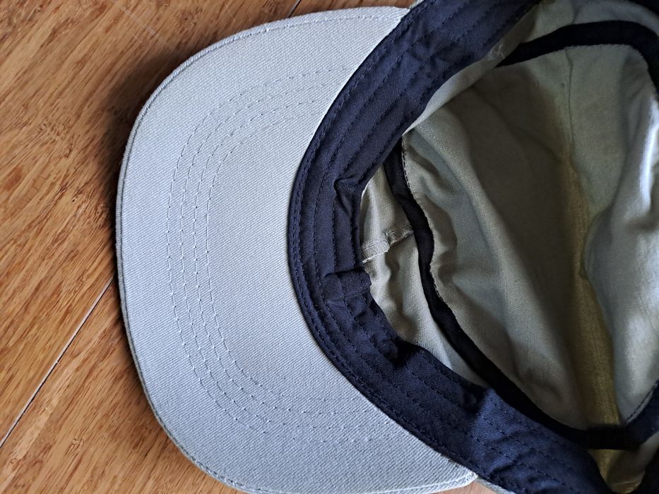 Czapka w kolorze oliwkowym