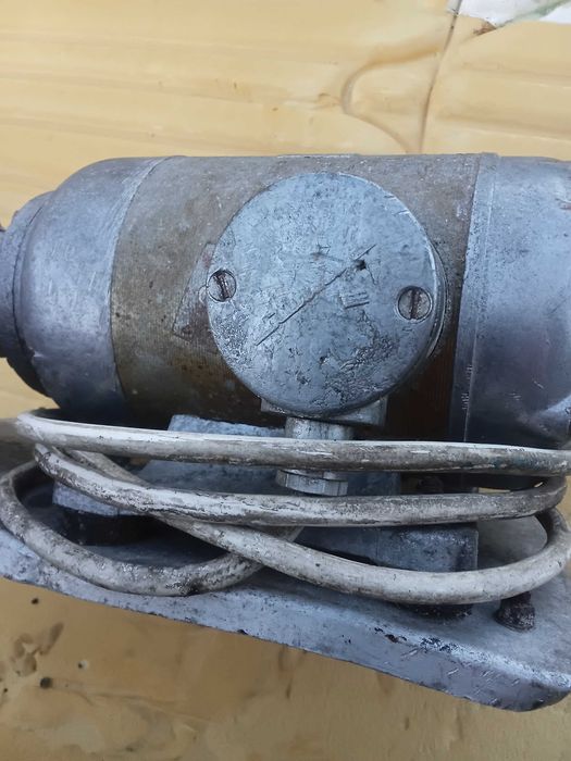 Silnik elektryczny z pompą 1360 obr/1 min