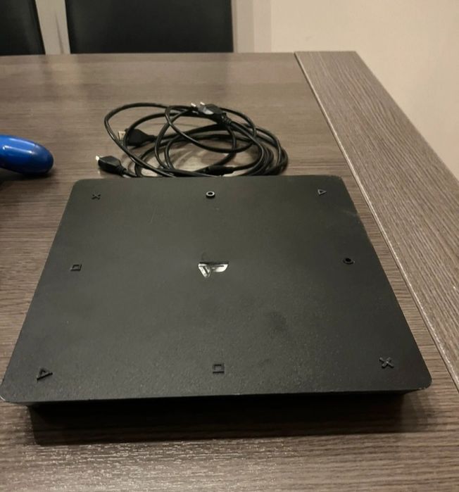 Playstation 4 e 2 comandos