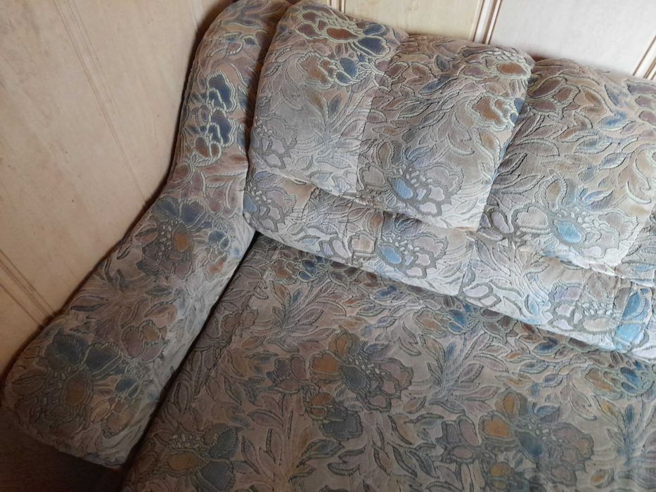 Sprzedam kanapę z fotelami