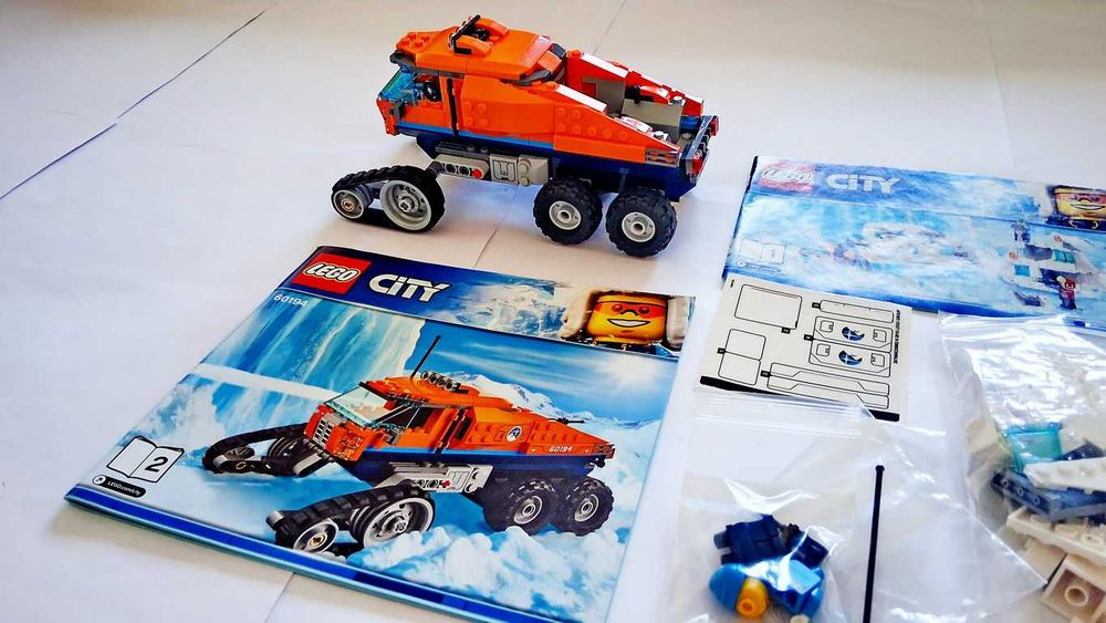 Lego City 60194 Arctic Scout Truck em peças novas semi montado